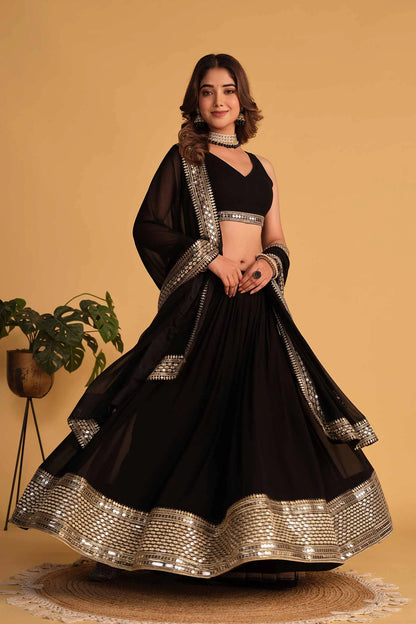 Lehenga en Georgette Noir avec broderies en sequins et zari, accompagné d'un dupatta