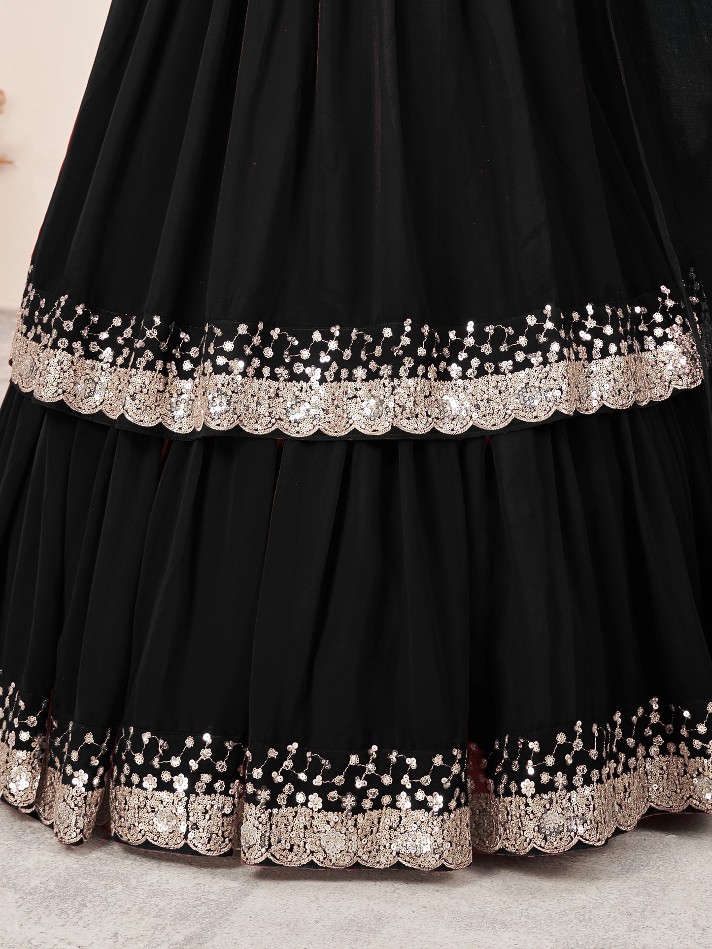 Lehenga noir brillant de fête en georgette et broderies travaillées COLLECTION ANJALI