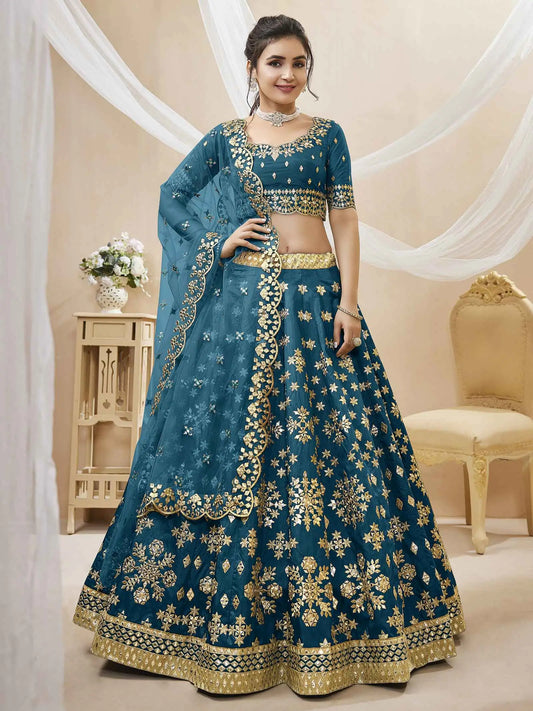 Lehenga bleu-vert en soie artificielle avec broderies sequins et zari, accompagné d'une dupatta en résille