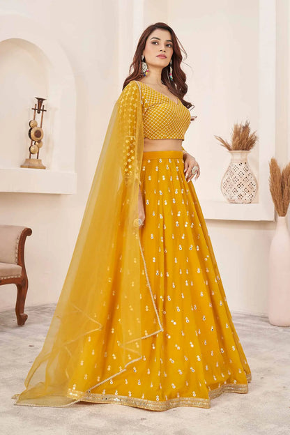 Lehenga Choli en Georgette Jaune avec Fils Multicolores et Broderies à Sequins