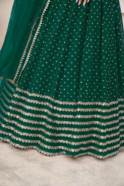 Lehenga vert-bleu foncé en georgette avec broderies en sequins et fils zari