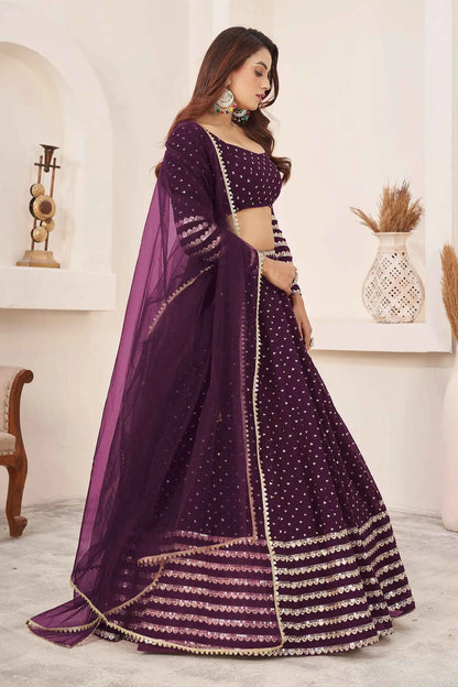 Lehenga Choli en Georgette violet foncé avec Broderies Zari et Sequins