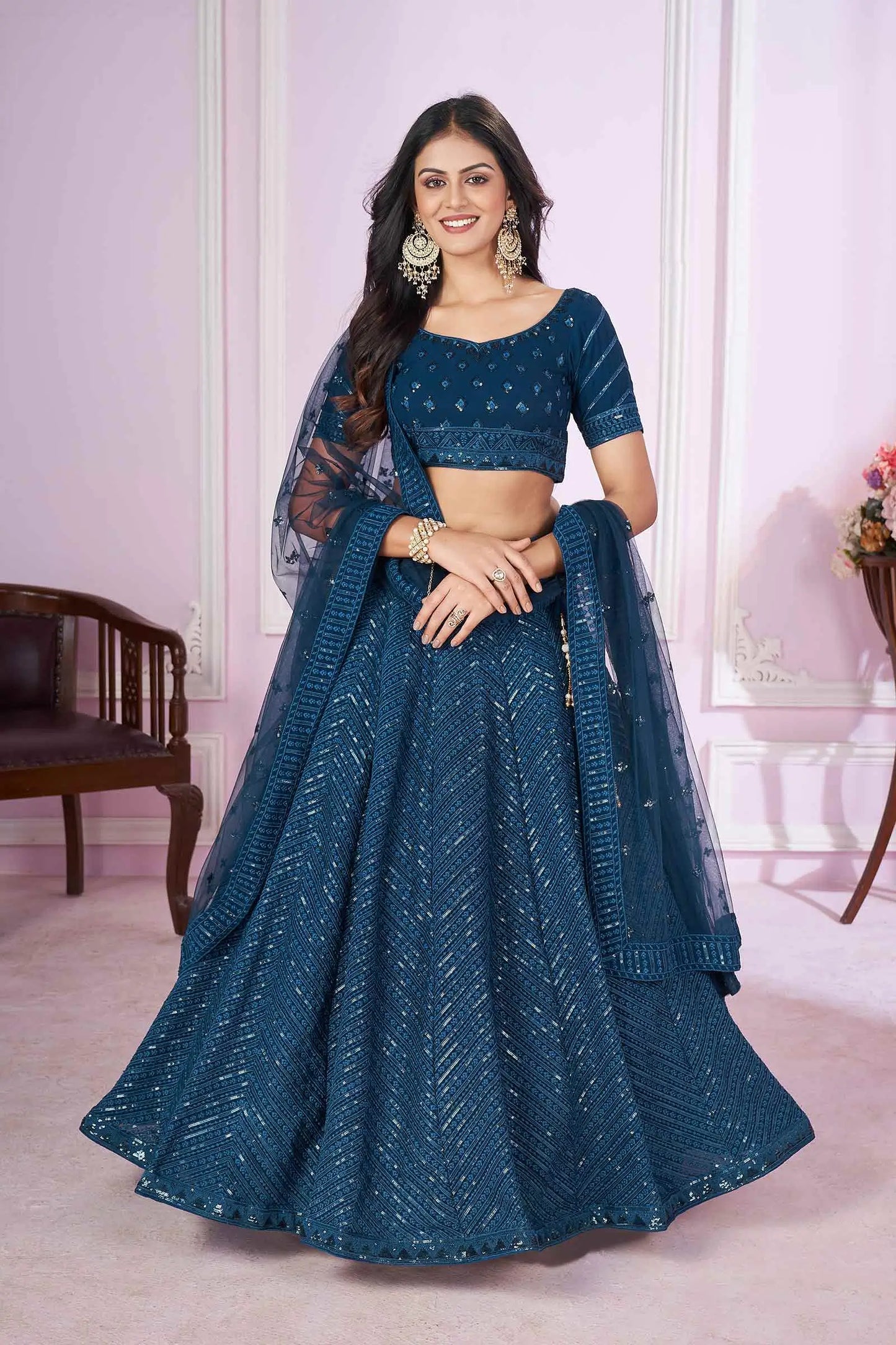 Lehenga en georgette bleu avec broderie de sequins et de fils COLLECTION PRISHA