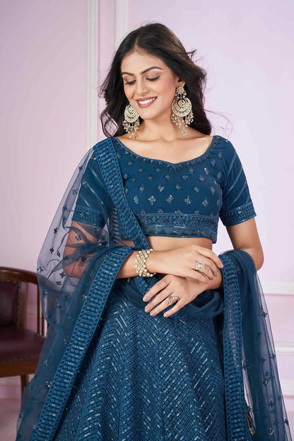 Lehenga en georgette bleu avec broderie de sequins et de fils COLLECTION PRISHA
