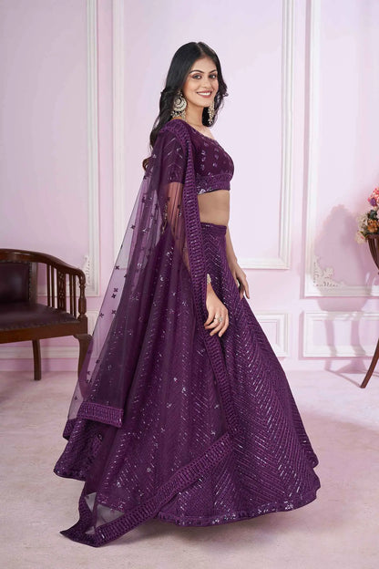 Lehenga en georgette violet avec broderie de sequins et de fils COLLECTION PRISHA