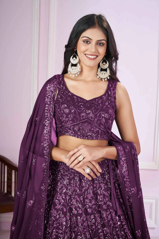 Lehenga en Georgette couleur violet foncé avec broderie en sequins et fils COLLECTION PRISHA