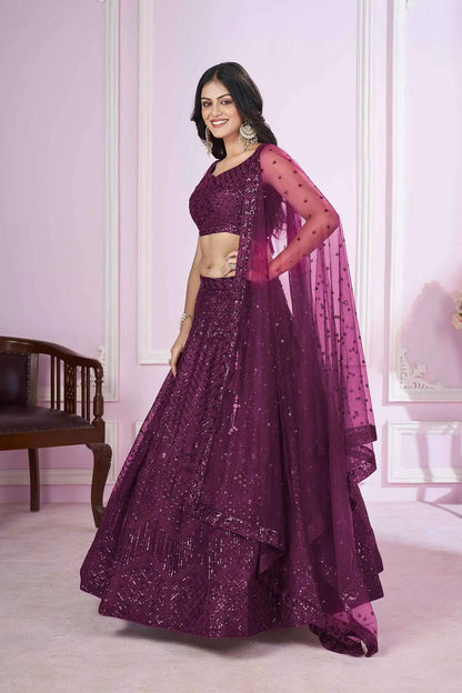 Lehenga en tulle couleur violet doux avec travail de broderie à sequins et fil COLLECTION PRISHA