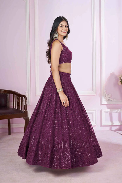 Lehenga en tulle couleur violet doux avec travail de broderie à sequins et fil COLLECTION PRISHA