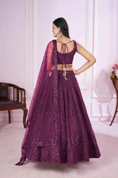 Lehenga en tulle couleur violet doux avec travail de broderie à sequins et fil COLLECTION PRISHA