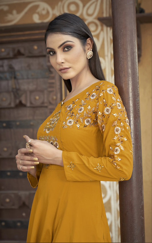 Senfgelbes langärmliges Kurta-Oberteil mit Maslin-Stickerei