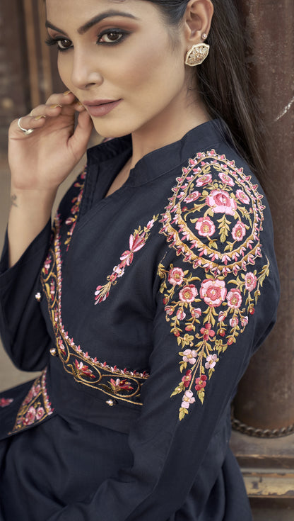 Schwarzes langärmliges Kurta-Oberteil mit Maslin-Stickerei