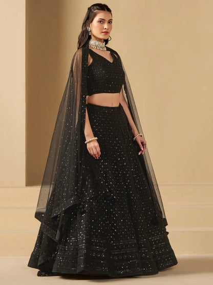 Üppiger schwarzer Abend-Lehenga mit Paillettenstickerei und Dupatta