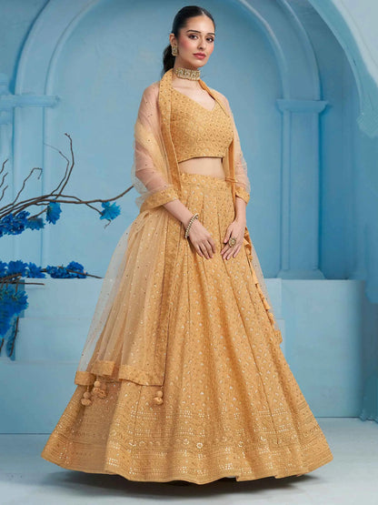 Üppiger beigefarbener Abend-Lehenga mit Paillettenstickerei und Dupatta
