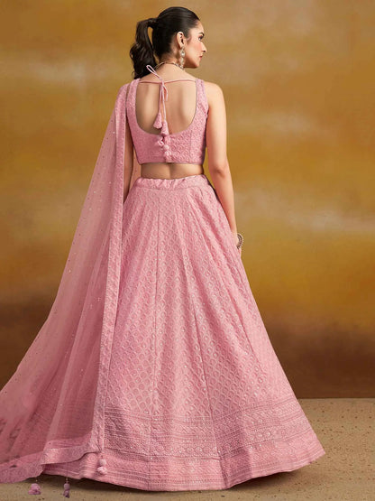 Lehenga en georgette rose clair somptueux avec broderie en sequins et dupatta