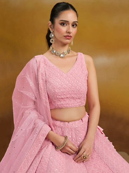 Lehenga en georgette rose clair somptueux avec broderie en sequins et dupatta