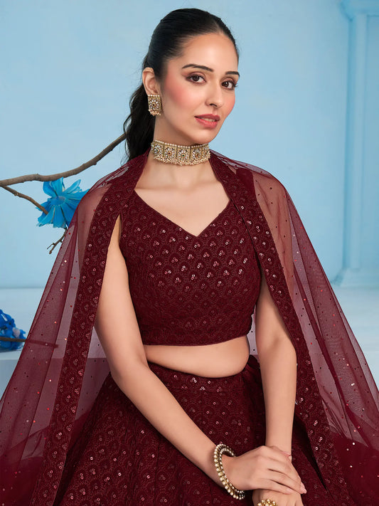 Üppiger burgunderfarbener Lehenga mit Paillettenstickerei und Dupatta