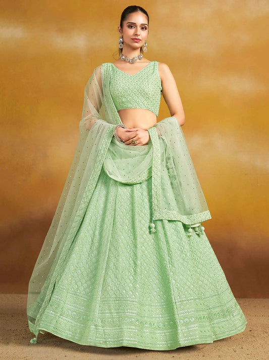 Üppiger hellmintgrüner Lehenga mit Paillettenstickerei und Dupatta