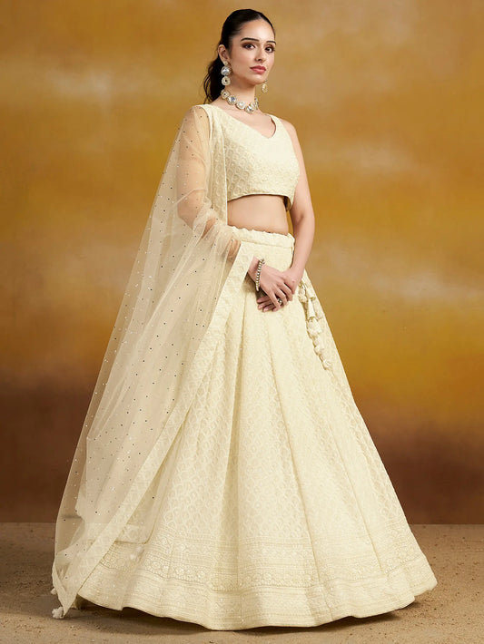 Aufwendige Partykleidung in Weiß, Lehenga mit Paillettenstickerei und Dupatta