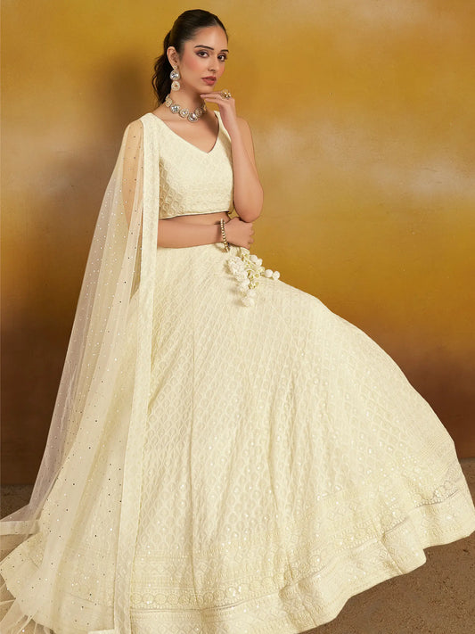 Aufwendige Partykleidung in Weiß, Lehenga mit Paillettenstickerei und Dupatta