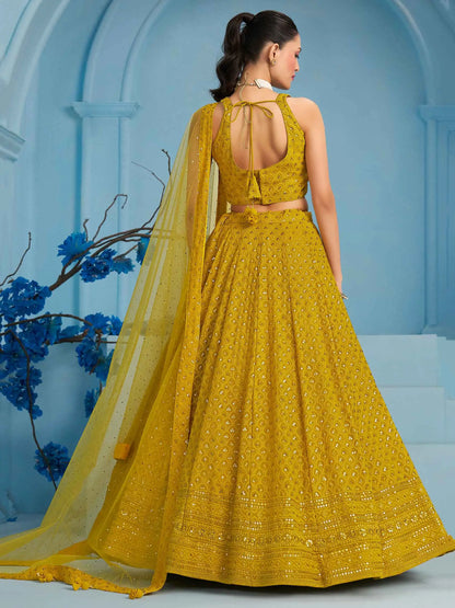 Üppiger gelber Lehenga mit Paillettenstickerei und Dupatta