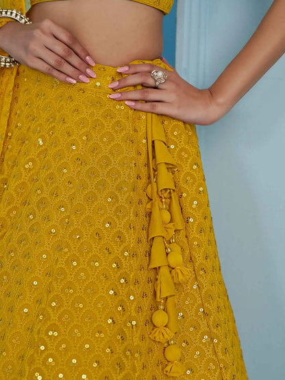 Üppiger gelber Lehenga mit Paillettenstickerei und Dupatta