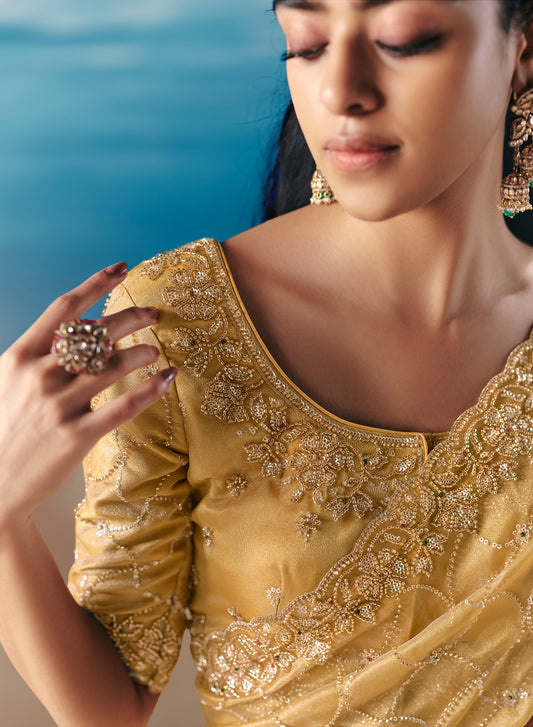 Sari jaune clair aux broderies de sequins et pierres scintillantes COLLECTION ANVESHI