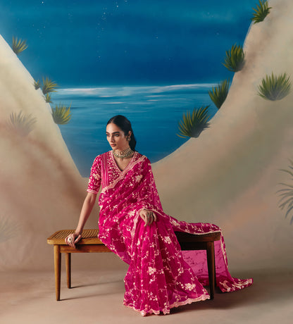 Sari rose fuchsia aux broderies de sequins et pierres scintillantes COLLECTION ANVESHI