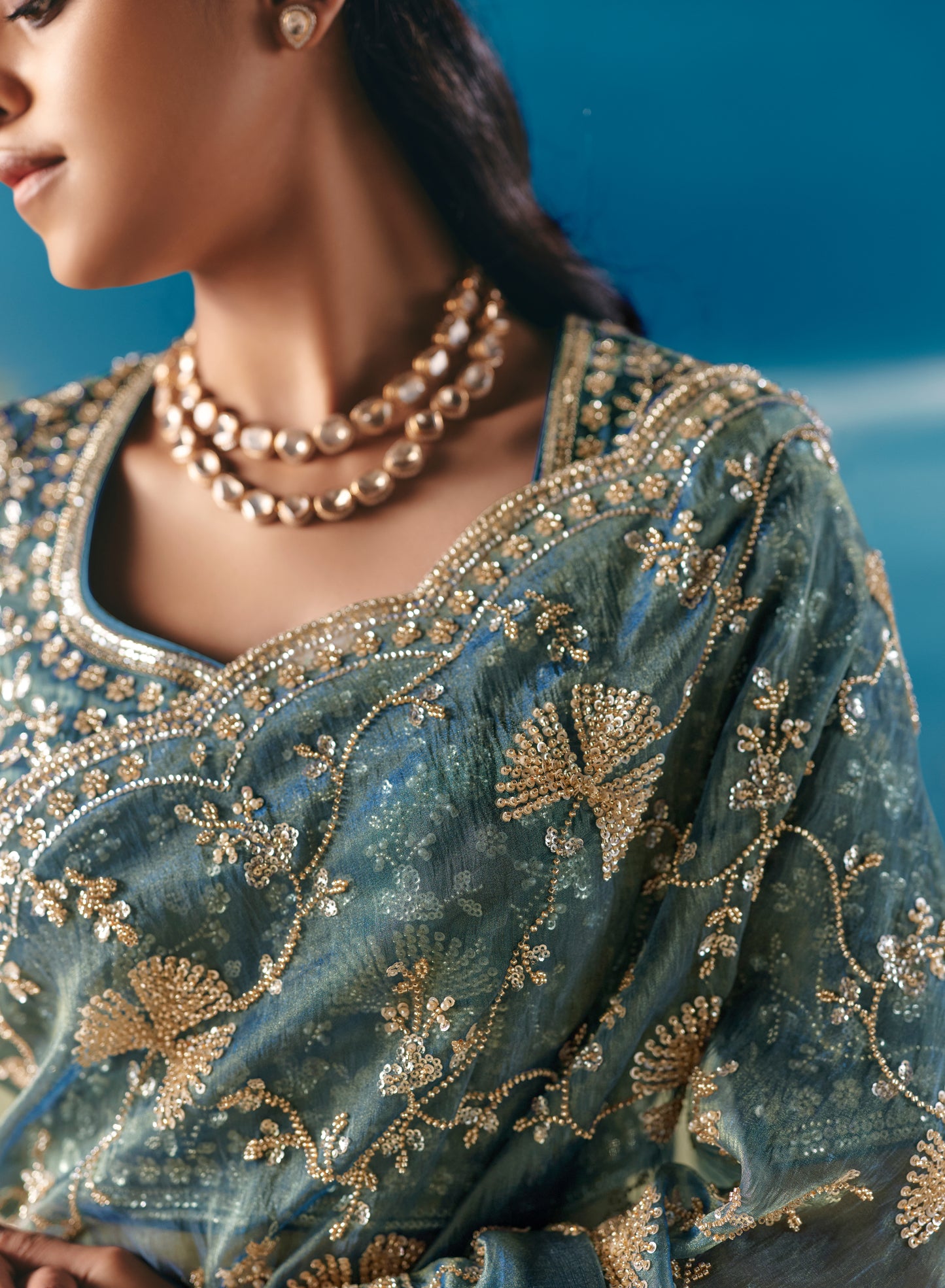 Sari bleu pastel aux broderies de sequins et pierres scintillantes COLLECTION ANVESHI