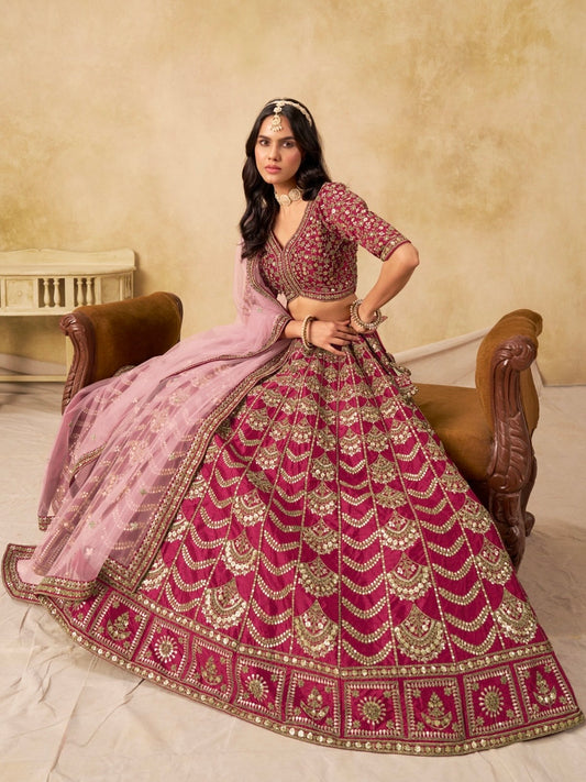 Lehenga rose foncé brillant de fête en soie artificielle travaillé COLLECTION AMALYA