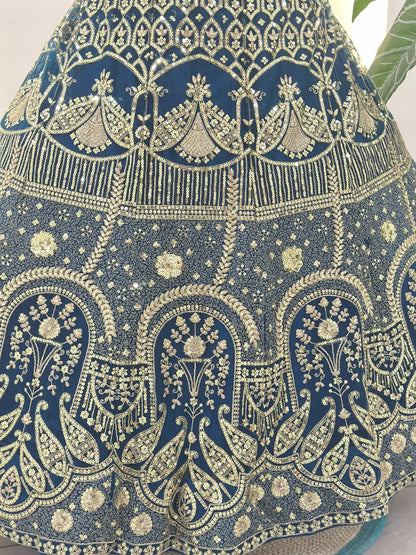 Eleganter rosa-grauer Braut-Lehenga mit Zarkan-Stickerei und Pailletten