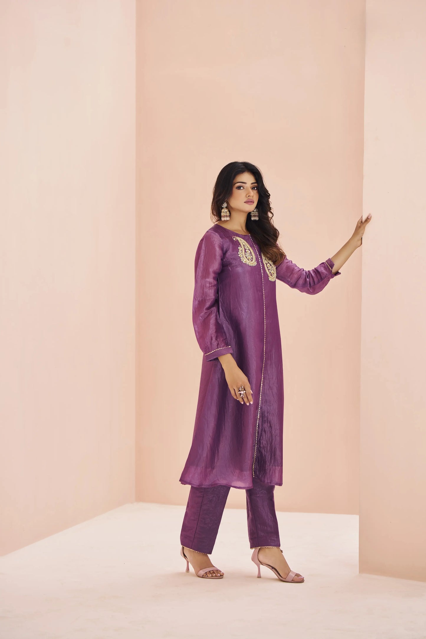 Ensemble Salwar en Organza Violet avec Broderie à la Main