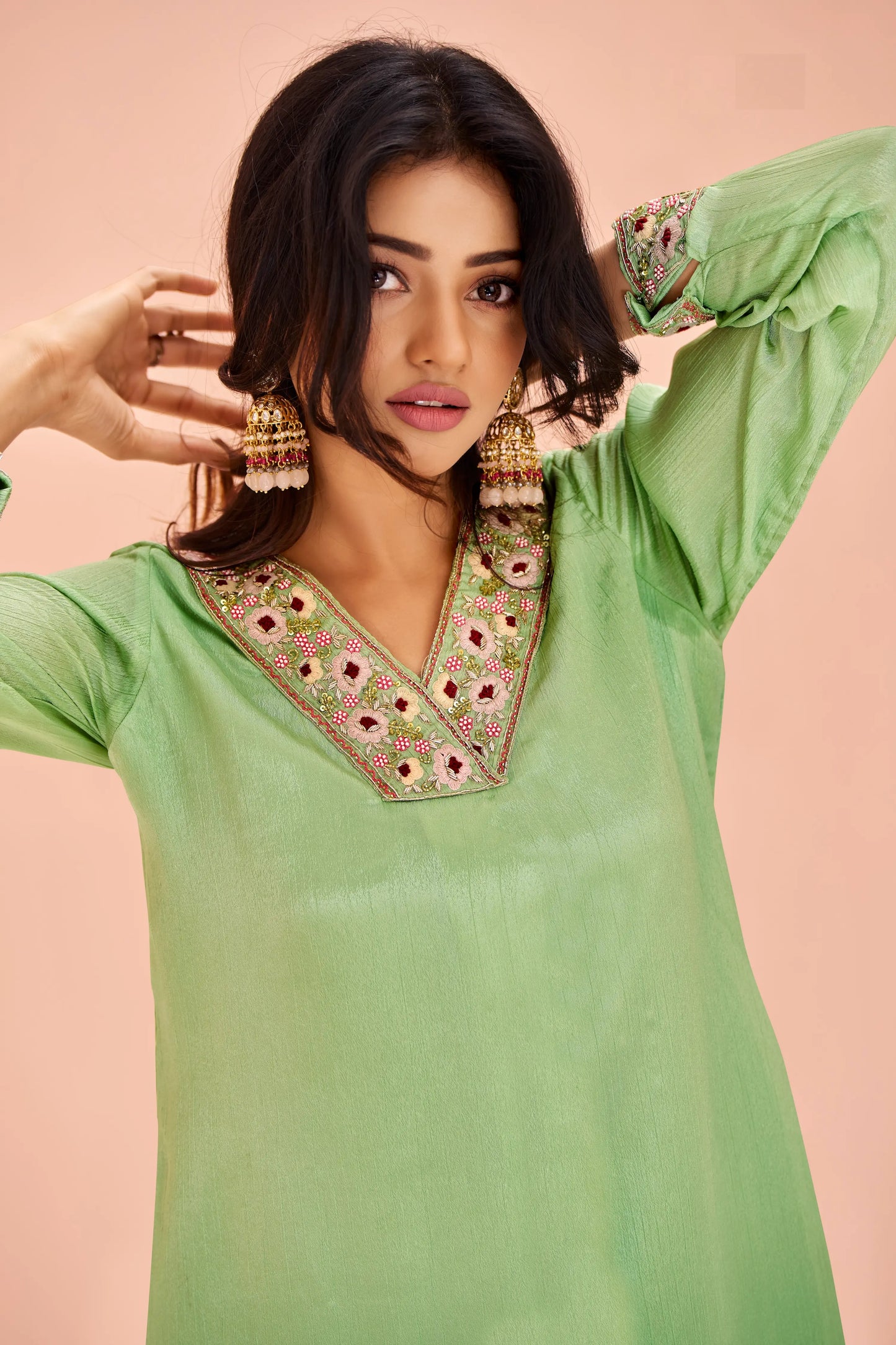 Ensemble Salwar Vert Pistache Chinon avec Broderie à la Main
