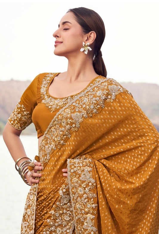 Sari jaune moutarde en pure soie satinée avec jacquard COLLECTION SAYAARAH