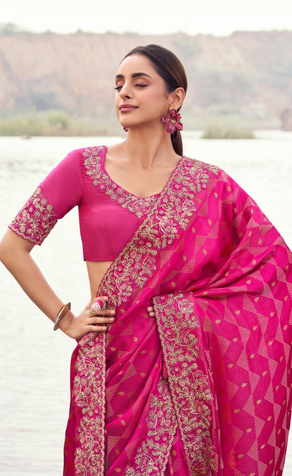 Sari rose fuchsia en pure soie satinée et jacquard COLLECTION SAYAARAH