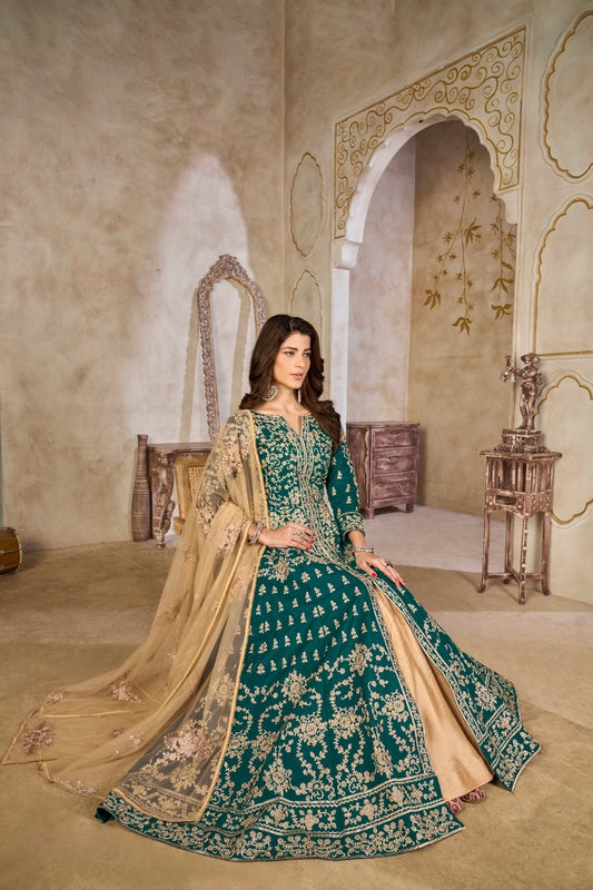 Robe Anarkali vert menthe brodée en filet Robe Anarkali vert menthe brodée en filet