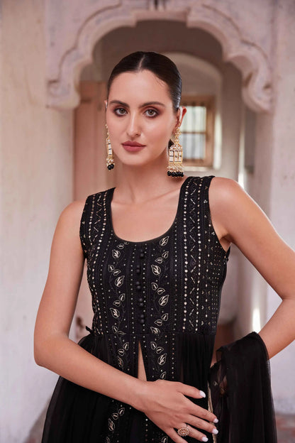 Schwarzer Salwar-Anzug mit Fadenstickerei und Pailletten mit Dupatta MADHURI COLLECTION