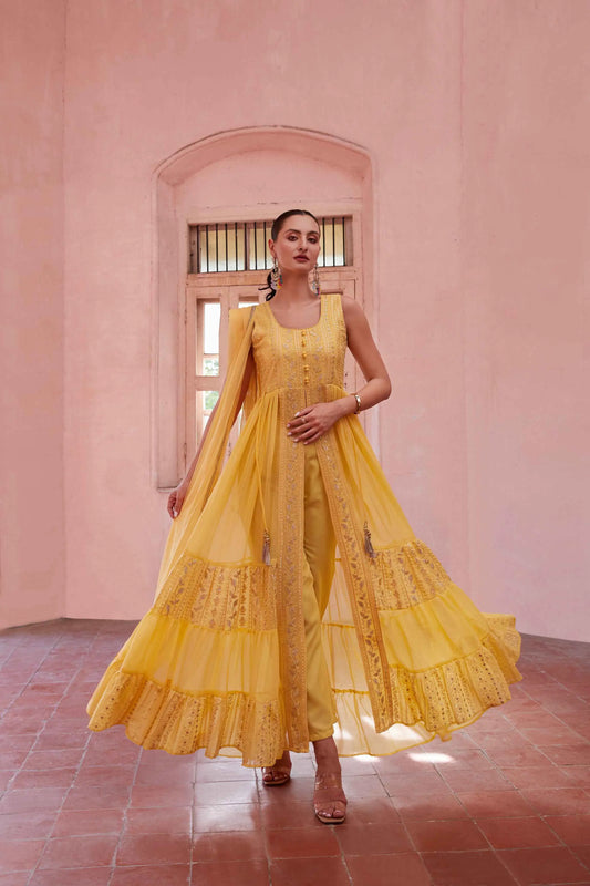 Ensemble salwar avec dupatta Jaune orné de broderies au fil et de sequins COLLECTION MADHURI