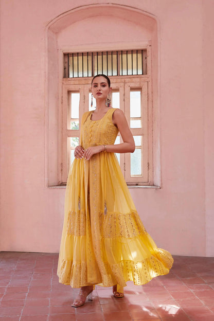 Gelber Salwar Anzug mit Dupatta, verziert mit Fadenstickerei und Pailletten MADHURI COLLECTION