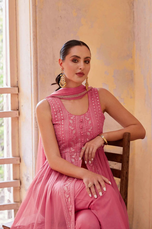 Rosa Gajri-Salwar-Anzug mit Faden- und Paillettenstickerei mit Dupatta MADHURI COLLECTION
