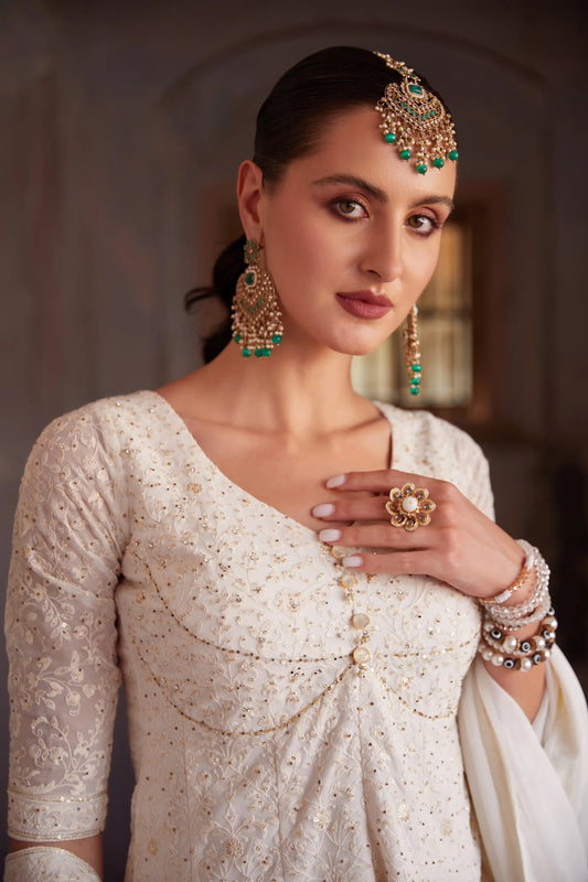 Sharara-Set: cremefarbene Georgette-Bluse mit Fadenstickerei und Pailletten, begleitet von einem Dupatta ANAYA COLLECTION