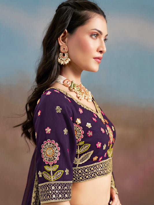 Rosa 3-teiliges Lehenga-Jacken-Set (Koti) mit Stickdetails
