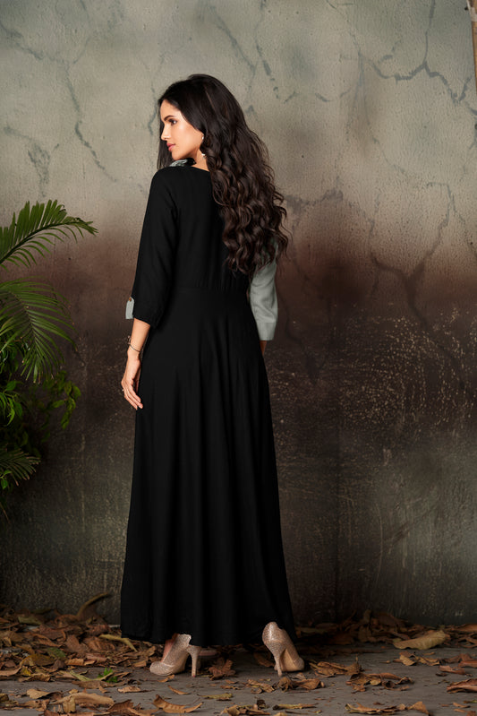Langes Kurta-Oberteil aus Viskose in Schwarz und Salbeigrün mit Details