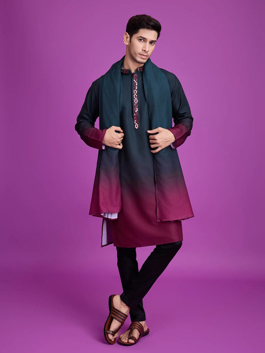 Grünes und burgunderfarbenes Viskose-Kurta mit Handspiegelarbeit