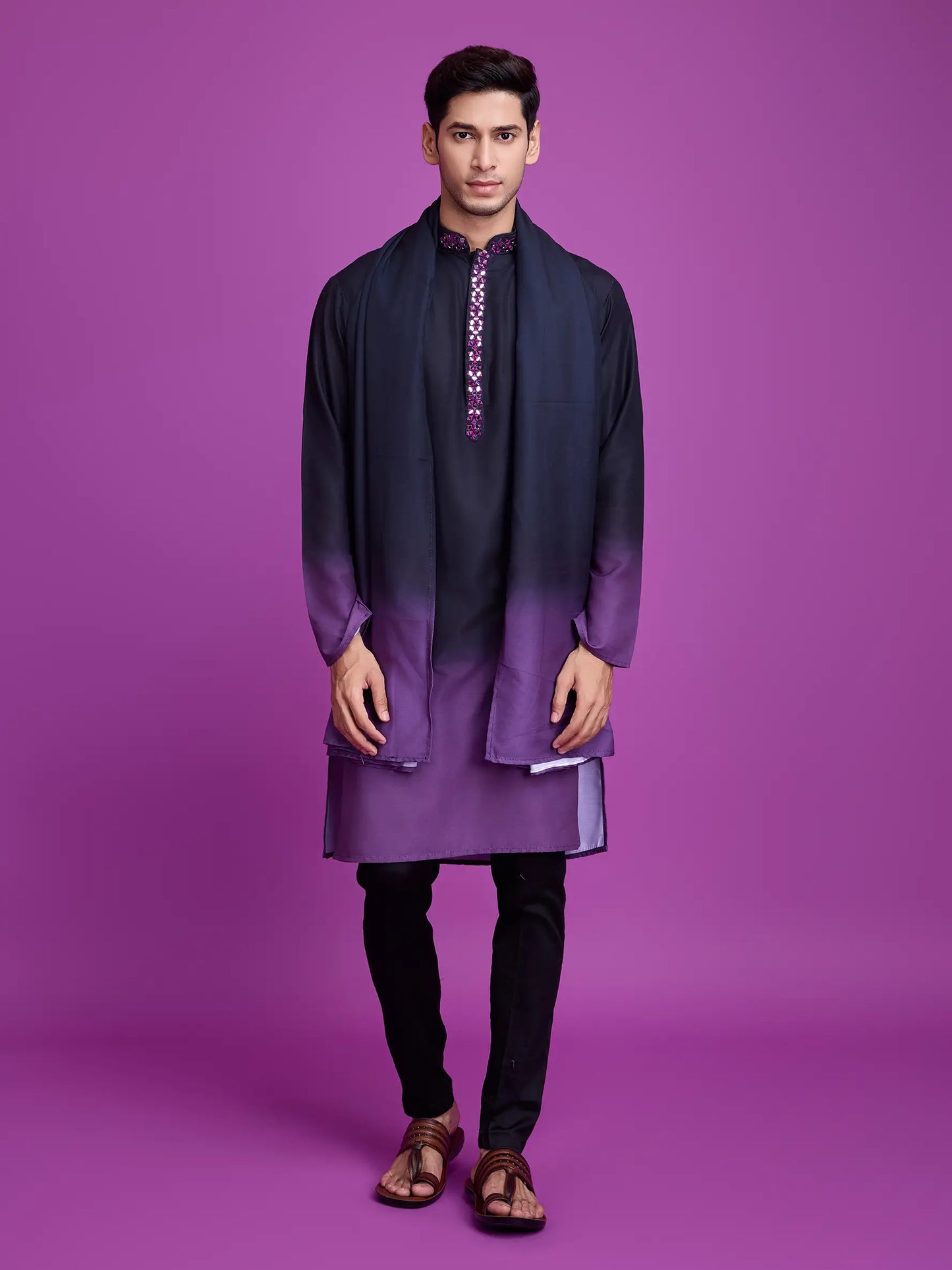 Schwarz-violette Kurta aus Viskose mit Handspiegelarbeit