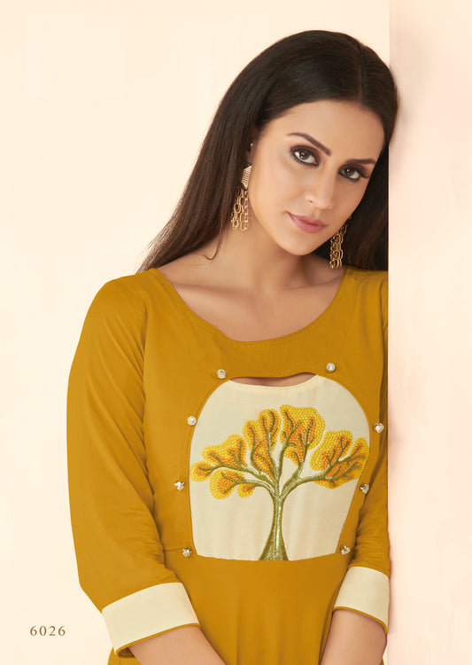 Gelbes langes Kurta-Oberteil im Rayon-Kleid-Stil mit Details
