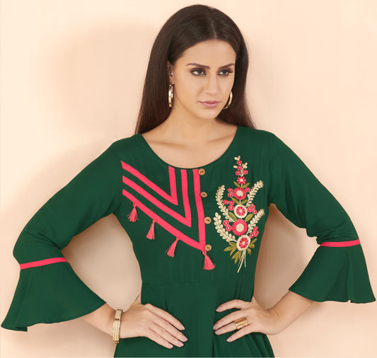 Grünes, langes Kurta-Oberteil im Rayon-Kleid-Stil mit Details