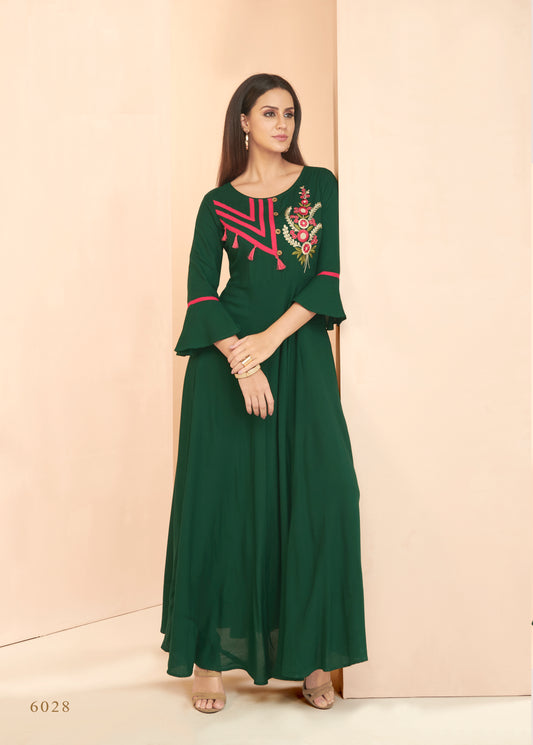 Grünes, langes Kurta-Oberteil im Rayon-Kleid-Stil mit Details