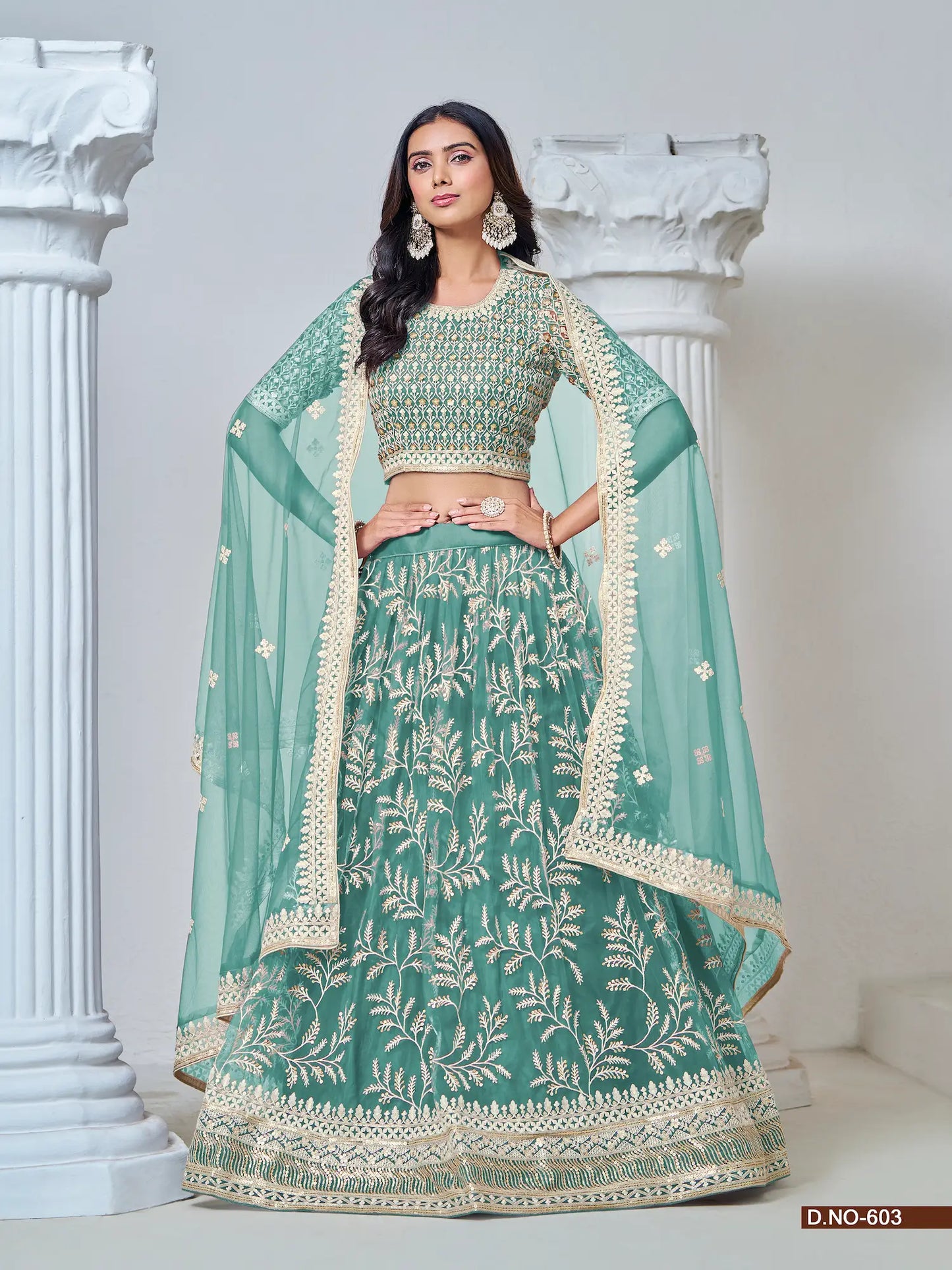 Lehenga Choli bleu aqua en filet avec broderie au fil et sequins