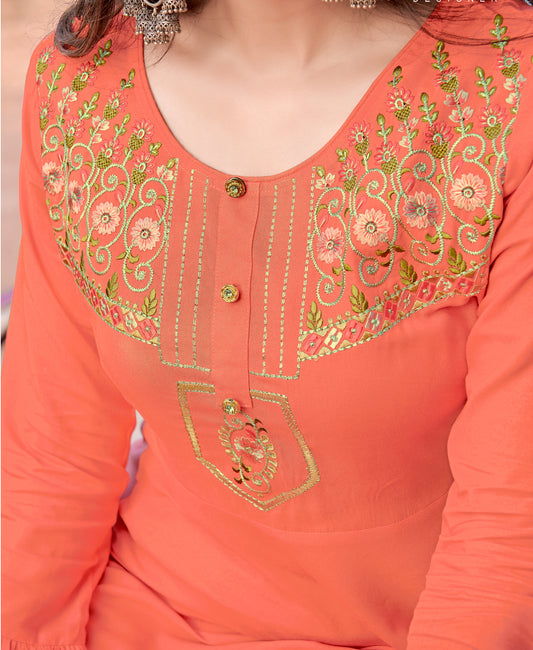 Wunderschönes langes Kurta aus Seide in Schwarz und Bronze