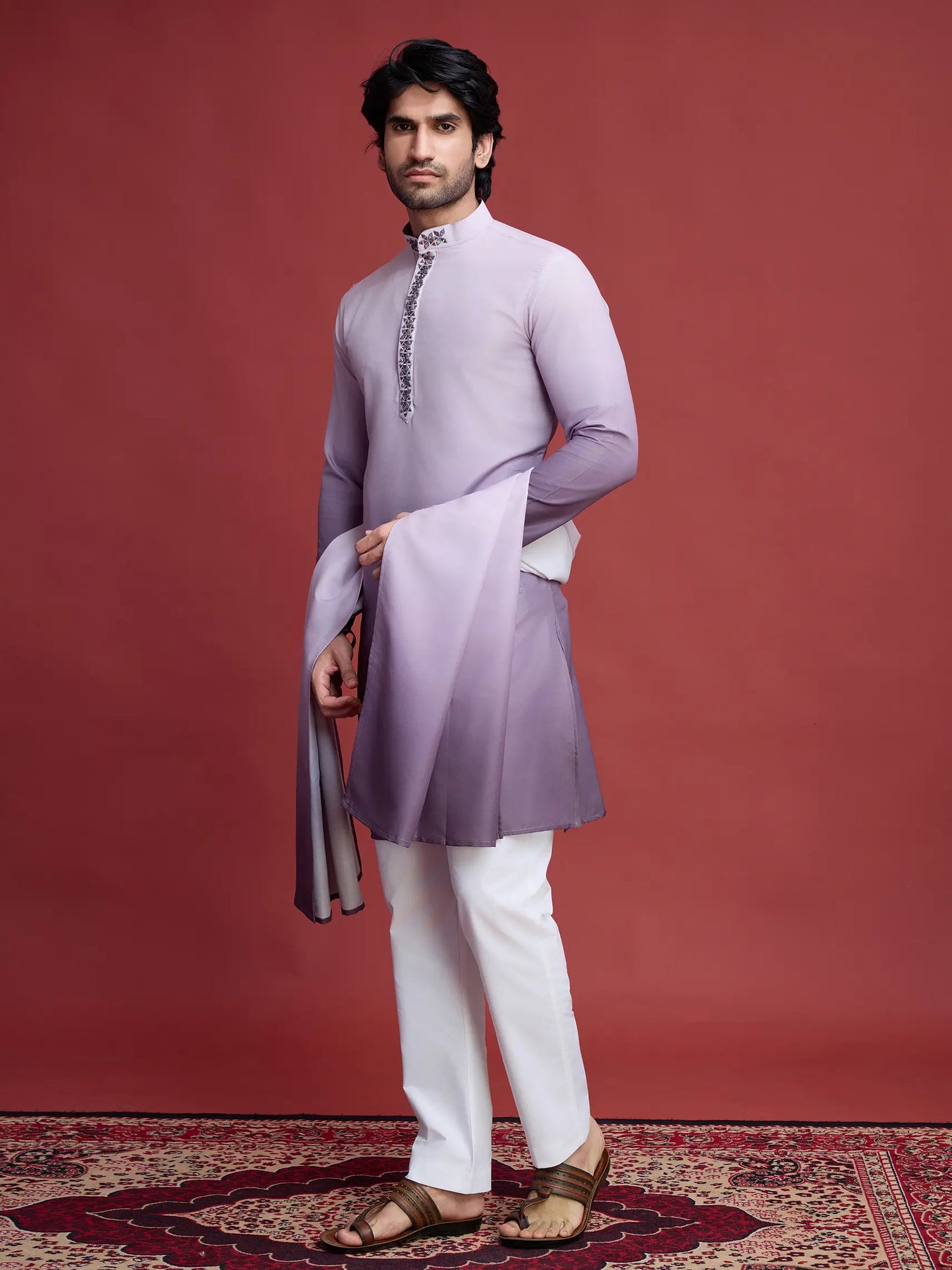 Hellviolettes Kurta mit Farbverlauf, echter Spiegelarbeit und Dupatta